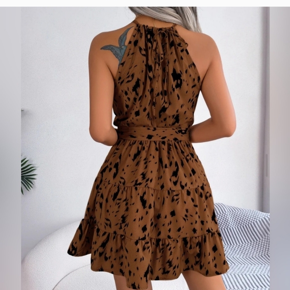 Elegant Brown and Black Halter Dress. - Picture 2 of 2